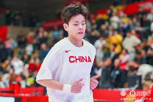 媒体人：杨舒予打2号位定点&amp;空切确实更加合适 是阵地战的补充点